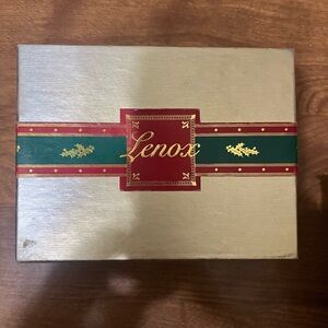 Lenox  4 napkin rings holy berry Christmas Festive Box with Red and Green Ribbon